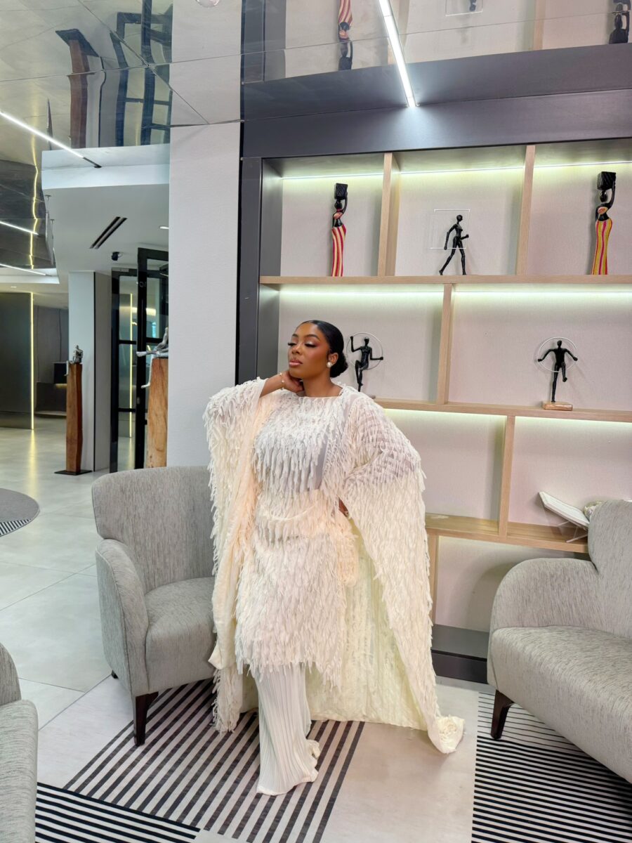 Facetune_15-05-2026-13-31-19 Rayne