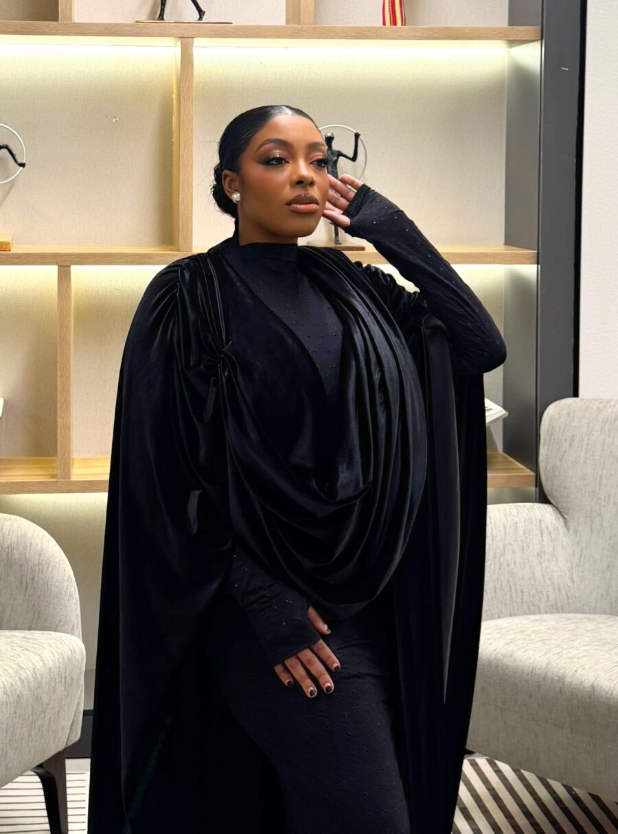 Facetune_15-05-2026-20-27-25 Mayrah